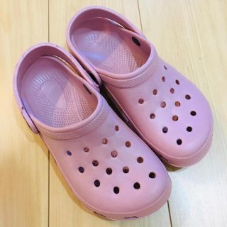 クロックス(crocs)のクロックス風 サンダル ピンク 23.5cm(サンダル)