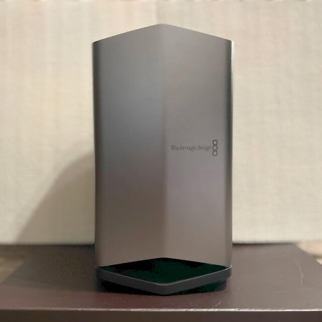 Blackmagic eGPU Pro（Radeon RX Vega 56） スマホ/家電/カメラのPC/タブレット(PC周辺機器)の商品写真