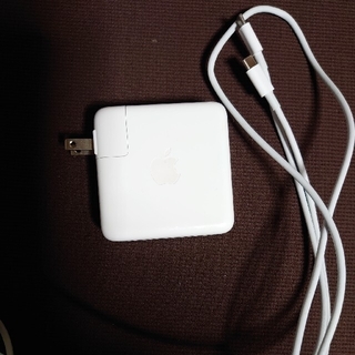 Apple - Apple 純正 61w USB-c充電器の通販 by けん's shop｜アップル ...