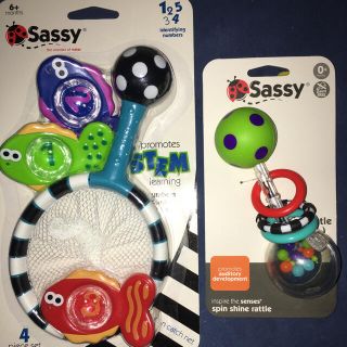 サッシー(Sassy)のsassy  あなたの赤ちゃんに　かわいい知育玩具　2個セット(知育玩具)