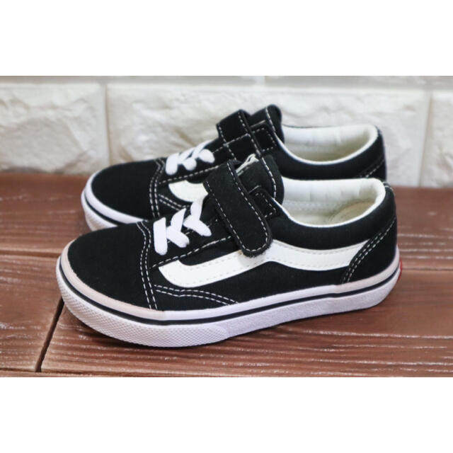 VANS(ヴァンズ)のバンズ  VANS キッズ　オールドスクール OLDSKOOL　ブラック　黒 キッズ/ベビー/マタニティのキッズ靴/シューズ(15cm~)(スニーカー)の商品写真