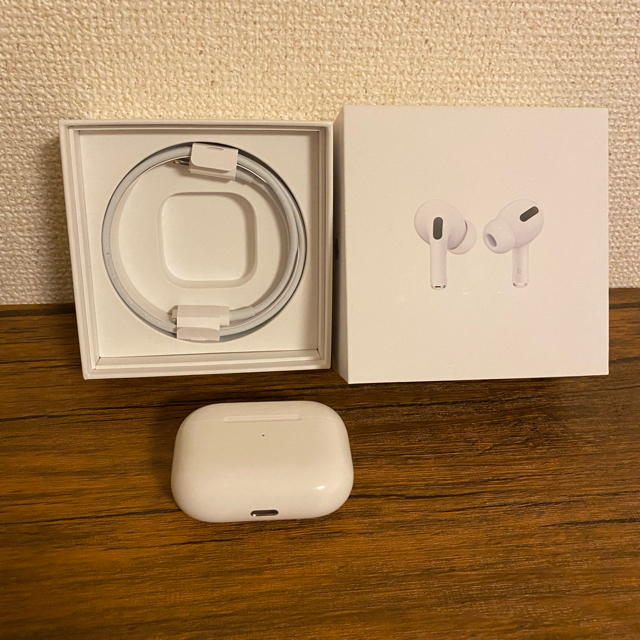 Apple(アップル)のair pods pro  (正規品) スマホ/家電/カメラのオーディオ機器(ヘッドフォン/イヤフォン)の商品写真