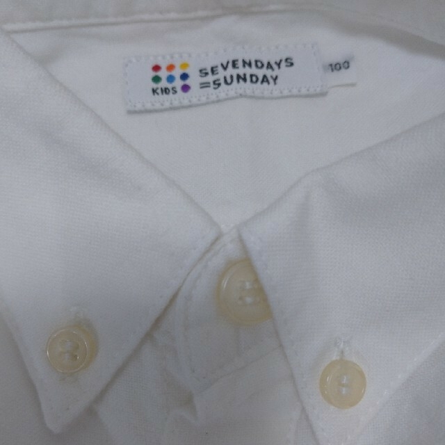 SEVENDAYS=SUNDAY(セブンデイズサンデイ)のボタンダウンシャツ　100cm キッズ/ベビー/マタニティのキッズ服男の子用(90cm~)(ブラウス)の商品写真