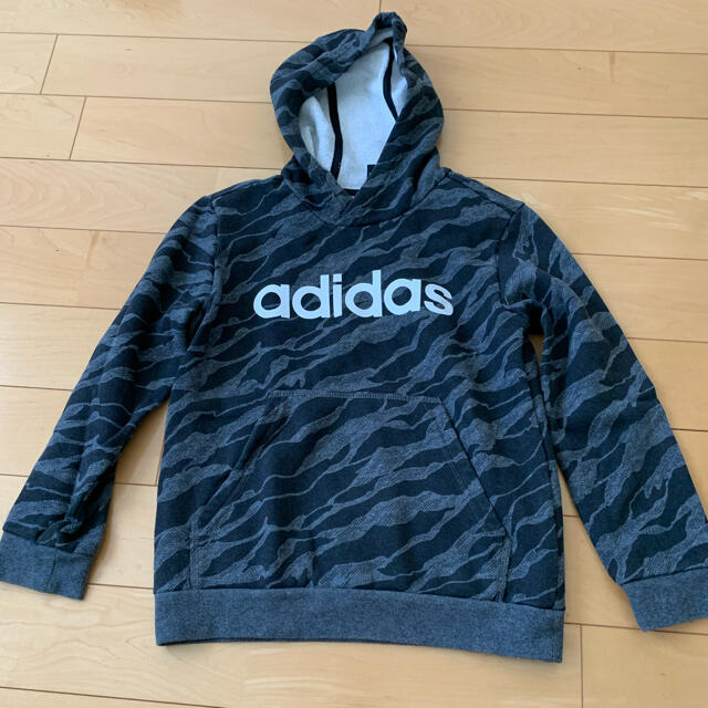 adidas(アディダス)のアディダス　パーカー　140 キッズ/ベビー/マタニティのキッズ服男の子用(90cm~)(その他)の商品写真