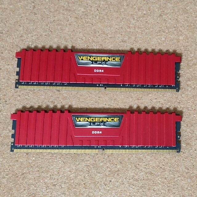DDR4メモリ 16GB　（8GB × 2枚） スマホ/家電/カメラのPC/タブレット(PCパーツ)の商品写真