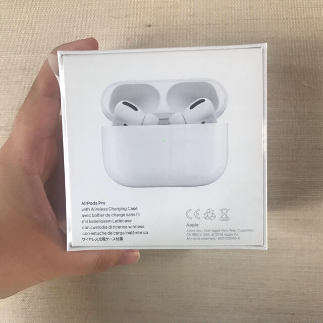 Apple(アップル)のAirPods Pro エアポッツプロ スマホ/家電/カメラのオーディオ機器(ヘッドフォン/イヤフォン)の商品写真