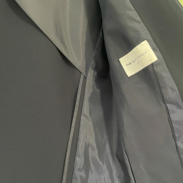 THE SUIT COMPANY(スーツカンパニー)のTHE SUIT COMPANY ノーカラータックベルト付きスーツ レディースのフォーマル/ドレス(スーツ)の商品写真