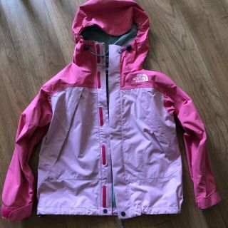 ザノースフェイス(THE NORTH FACE)の美品　ノースフェイス　マウンテンパーカー130(コート)