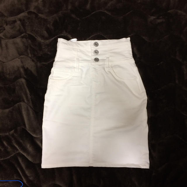 WEGO(ウィゴー)のホワイトタイトスカート レディースのスカート(ひざ丈スカート)の商品写真