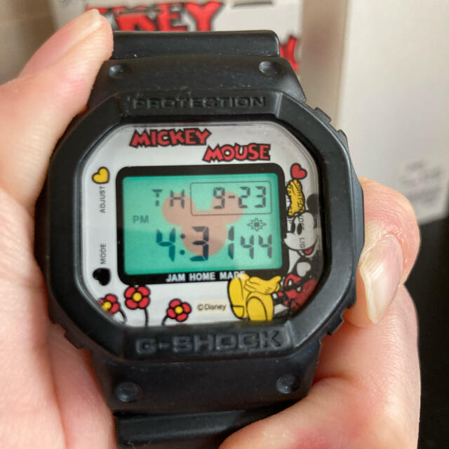 G-SHOCK(ジーショック)の【激レア】【本日24時まで】ディズニー G-SHOCK  ミッキー 腕時計 レディースのファッション小物(腕時計)の商品写真