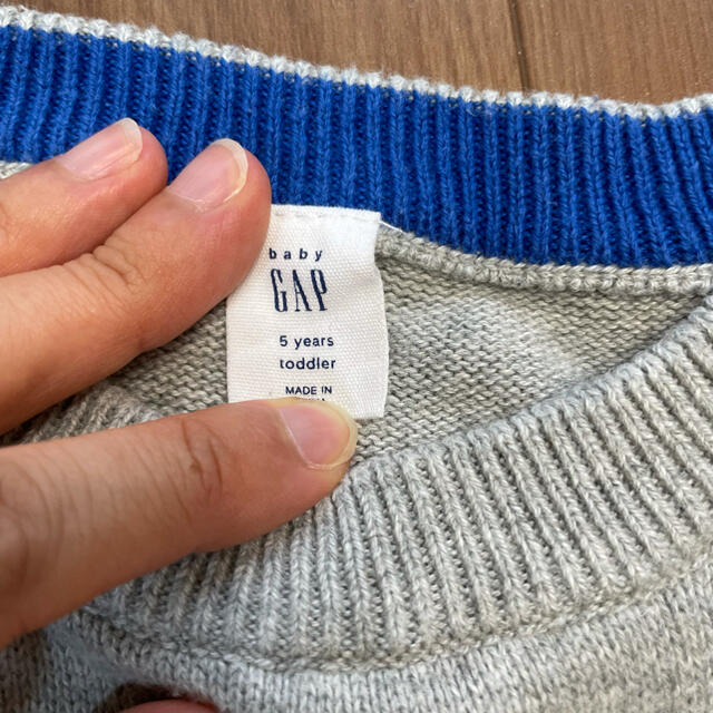 babyGAP(ベビーギャップ)のGAP 恐竜　セーター　グレー　ティラノサウルス　5yrs キッズ/ベビー/マタニティのキッズ服男の子用(90cm~)(ニット)の商品写真