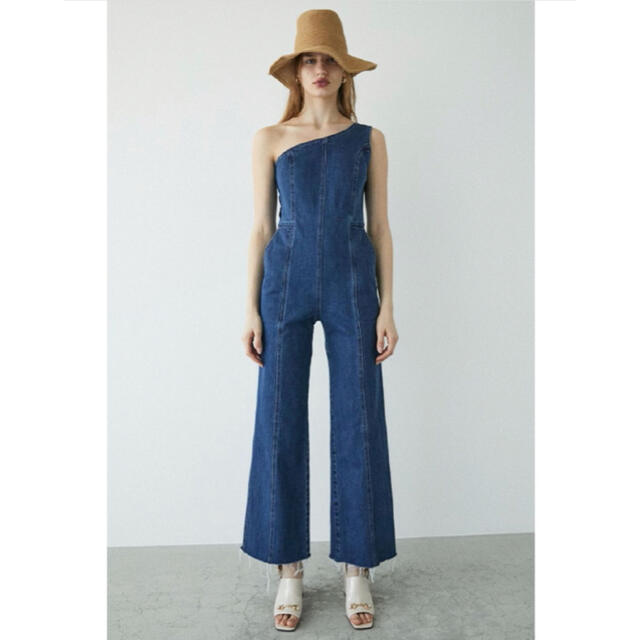 moussy(マウジー)のONE SHOULDER DENIM JUMPSUIT レディースのパンツ(オールインワン)の商品写真