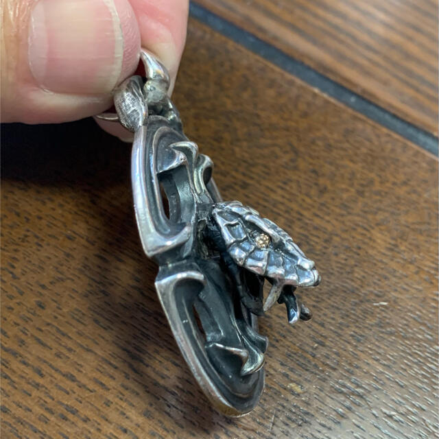 Gabor(ガボール)のガボールスカルプテッドスネークヘッドトップ メンズのアクセサリー(ネックレス)の商品写真