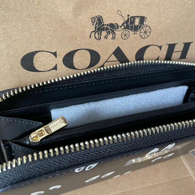 COACH(コーチ)のCOACH コーチディズニーコラボラウンドジッブ白雪姫 レディースのファッション小物(財布)の商品写真