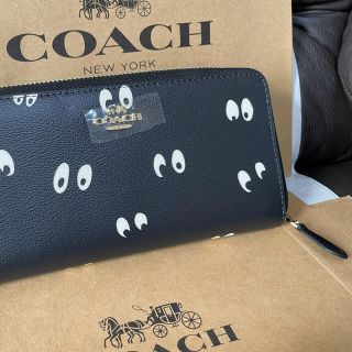 コーチ(COACH)のCOACH コーチディズニーコラボラウンドジッブ白雪姫(財布)