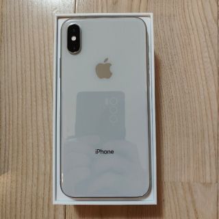 アイフォーン(iPhone)の【超美品】iPhone Xs Silver 256 GB docomo(スマートフォン本体)