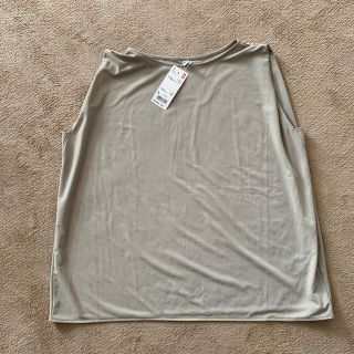 ユニクロ(UNIQLO)のUNIQLO ノースリーブ(Tシャツ(半袖/袖なし))