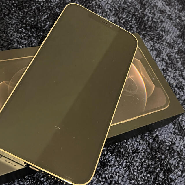 iPhone(アイフォーン)のiPhone 12 Pro Max 256GB ゴールド SIMフリー スマホ/家電/カメラのスマートフォン/携帯電話(スマートフォン本体)の商品写真