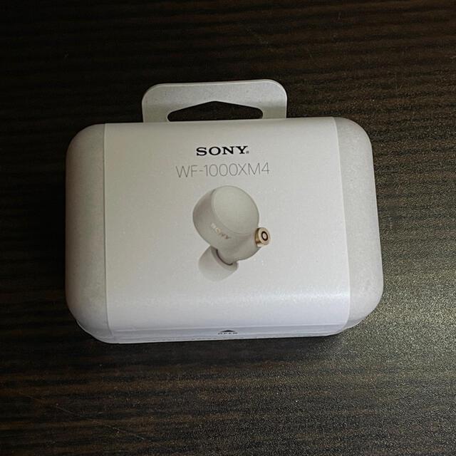 SONY(ソニー)の【新品未開封】 SONY WF-1000XM4  プラチナシルバー スマホ/家電/カメラのオーディオ機器(ヘッドフォン/イヤフォン)の商品写真