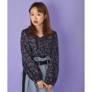 ダブルクローゼット(w closet)のw closet 花柄 ブラウス(シャツ/ブラウス(長袖/七分))