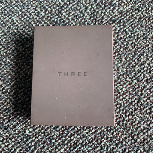 THREE(スリー)の最終価格！【THREE】⭐︎大人気⭐︎シマリンググローデュオ01 コスメ/美容のベースメイク/化粧品(コンシーラー)の商品写真