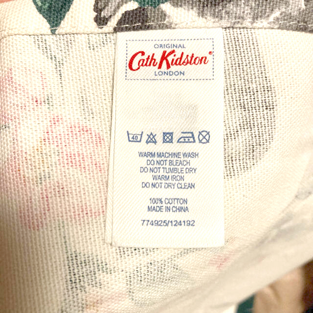 Cath Kidston(キャスキッドソン)の【お値下げしました】キャスキットソン⭐︎エプロン⭐︎アニマル柄 インテリア/住まい/日用品のキッチン/食器(収納/キッチン雑貨)の商品写真