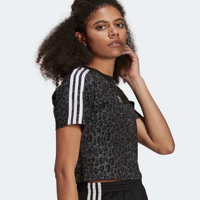 adidas(アディダス)のクロップド Tシャツ [CROPPED TEE] アディダスオリジナルス レディースのトップス(Tシャツ(半袖/袖なし))の商品写真