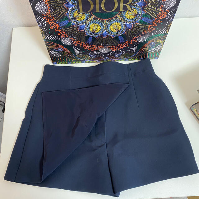 Dior(ディオール)のDIOR ラップスカート風ショートパンツ　大幅値下げ　FR36(Sサイズ) レディースのパンツ(ショートパンツ)の商品写真