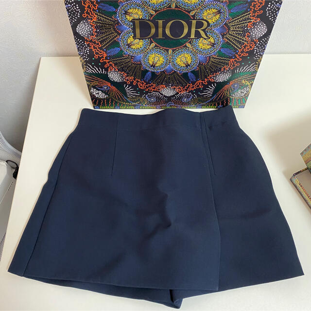 Dior(ディオール)のDIOR ラップスカート風ショートパンツ　大幅値下げ　FR36(Sサイズ) レディースのパンツ(ショートパンツ)の商品写真