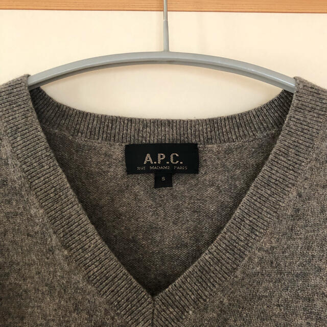 A.P.C(アーペーセー)のA.P.C カシミヤ100% Vネックニット メンズのトップス(ニット/セーター)の商品写真