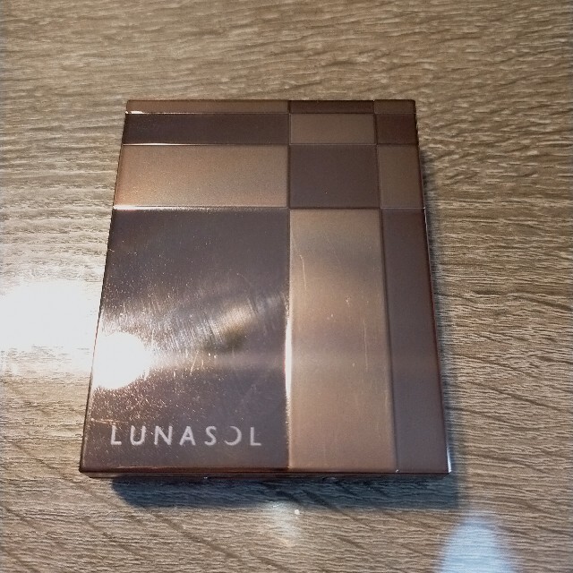 LUNASOL(ルナソル)のルナソル セレクションドゥショコラアイズ03 コスメ/美容のベースメイク/化粧品(アイシャドウ)の商品写真