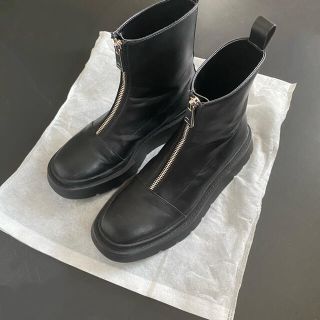 ザラ(ZARA)のZARA フロントジッパー　アンクルブーツ(ブーツ)