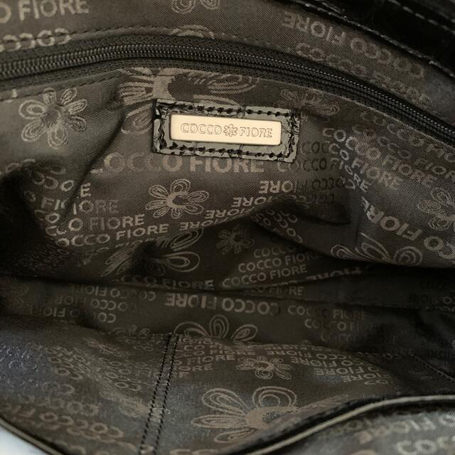COCCO FIORE ハンドバッグ　エナメル レディースのバッグ(ハンドバッグ)の商品写真