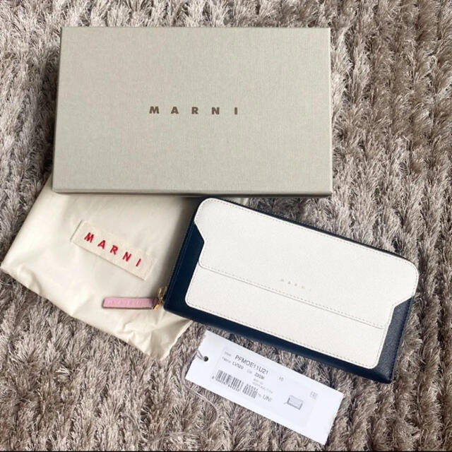 Marni(マルニ)の※値下げ!美品　マルニ　長財布　財布　ジップ　おしゃれ　レザー　ホワイト　白　黒 レディースのファッション小物(財布)の商品写真