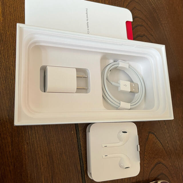 Apple(アップル)のマルコさん用　美品　アップルストア購入　iphone11  RED 64GB スマホ/家電/カメラのスマートフォン/携帯電話(スマートフォン本体)の商品写真