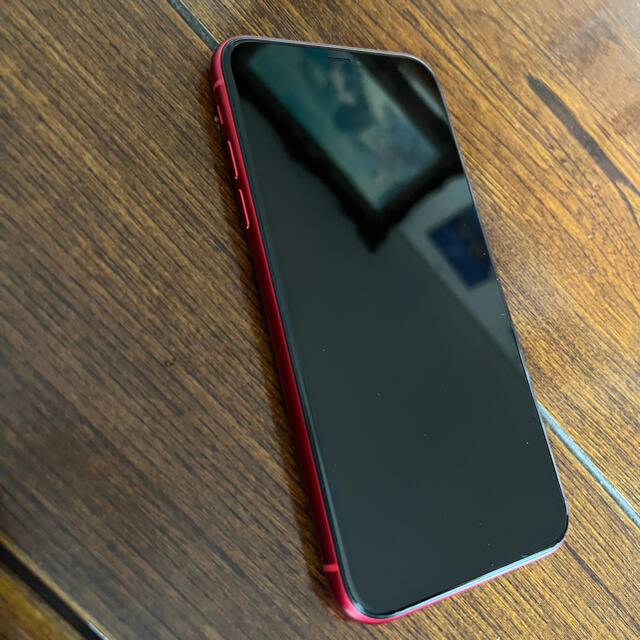 Apple(アップル)のマルコさん用　美品　アップルストア購入　iphone11  RED 64GB スマホ/家電/カメラのスマートフォン/携帯電話(スマートフォン本体)の商品写真