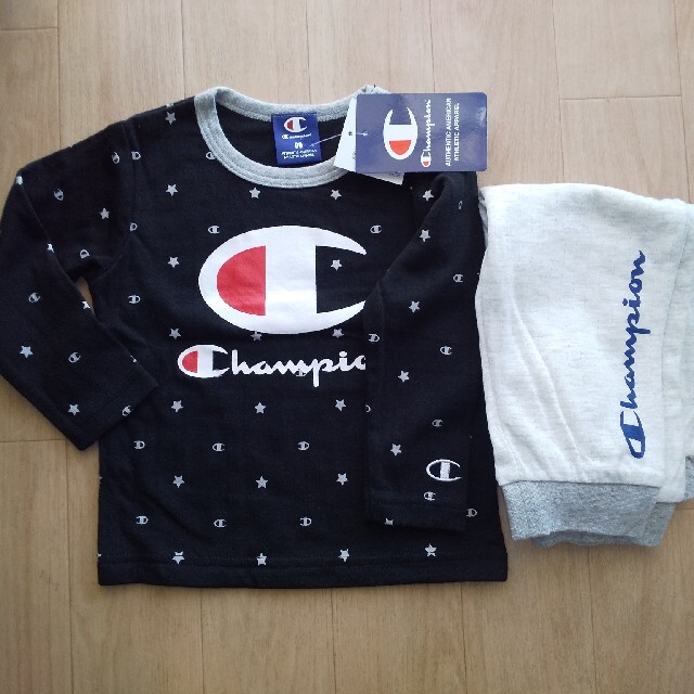 Champion(チャンピオン)の新品　Champion　パジャマ　90cm キッズ/ベビー/マタニティのキッズ服男の子用(90cm~)(パジャマ)の商品写真