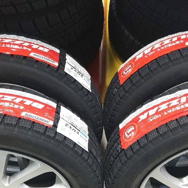 送料無料！新品ブリヂストンVRX2 155/65R14×新品阿部商会14インチ 自動車/バイクの自動車(タイヤ・ホイールセット)の商品写真