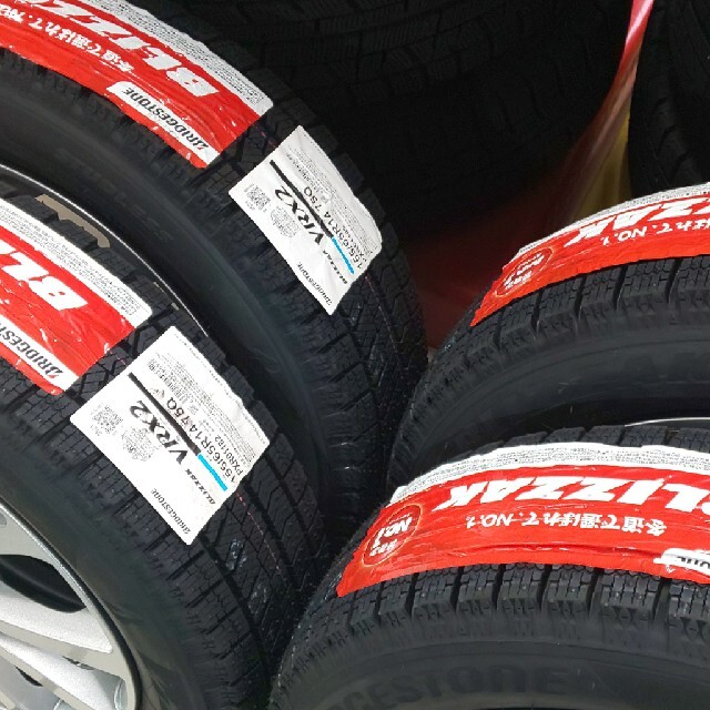 送料無料！新品ブリヂストンVRX2 155/65R14×新品阿部商会14インチ 自動車/バイクの自動車(タイヤ・ホイールセット)の商品写真