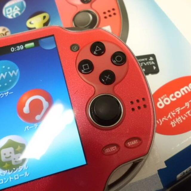 PlayStation Vita(プレイステーションヴィータ)のPSVITA PCH-1100Cosmic Redと8GBメモリーカード エンタメ/ホビーのゲームソフト/ゲーム機本体(携帯用ゲーム機本体)の商品写真