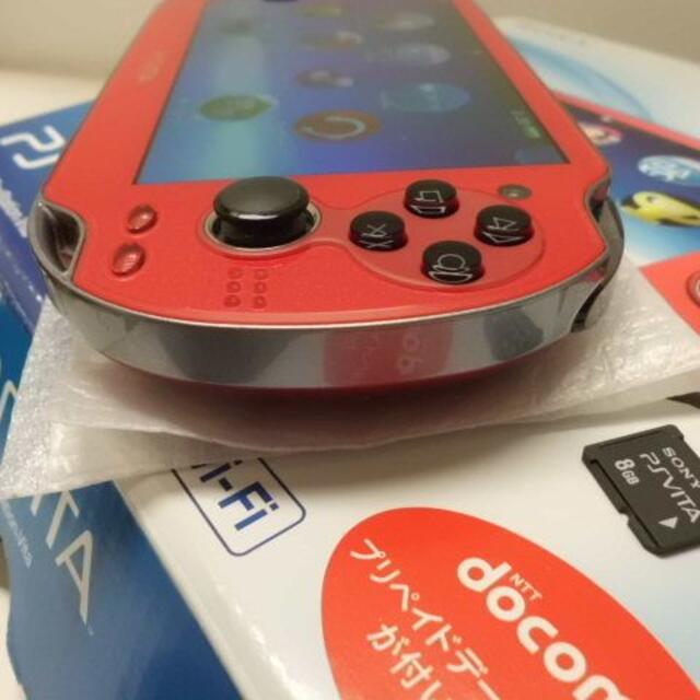 PlayStation Vita(プレイステーションヴィータ)のPSVITA PCH-1100Cosmic Redと8GBメモリーカード エンタメ/ホビーのゲームソフト/ゲーム機本体(携帯用ゲーム機本体)の商品写真