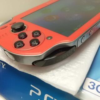 PlayStation Vita - PSVITA PCH-1100Cosmic Redと8GBメモリーカードの 