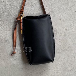 ザラ(ZARA)のレザー 本革 ポケットミニショルダー バッグ ブラック 牛皮 黒 レディース(ショルダーバッグ)