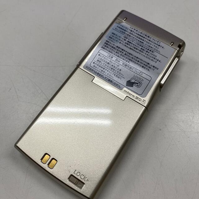 NTTdocomo(エヌティティドコモ)のdocomo 中古 ドコモ F-10B ゴールド ガラケー スマホ/家電/カメラのスマートフォン/携帯電話(携帯電話本体)の商品写真