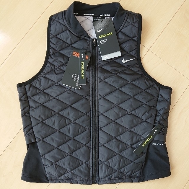 NIKE(ナイキ)の新品 NIKE ランニング S 中綿 ベスト ナイキ レディースのジャケット/アウター(ダウンベスト)の商品写真