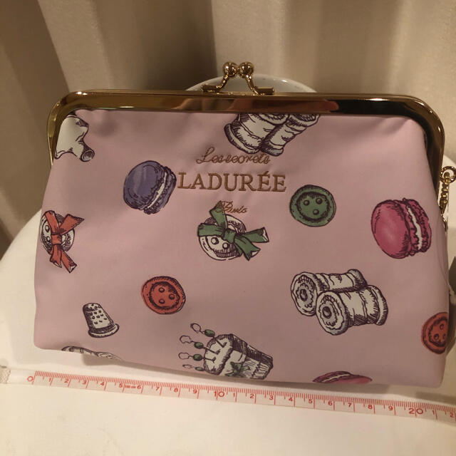 LADUREE(ラデュレ)の【新品 タグ付き】ラデュレ  ポーチ　マカロン レディースのファッション小物(ポーチ)の商品写真