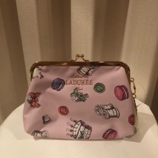 ラデュレ(LADUREE)の【新品 タグ付き】ラデュレ  ポーチ　マカロン(ポーチ)