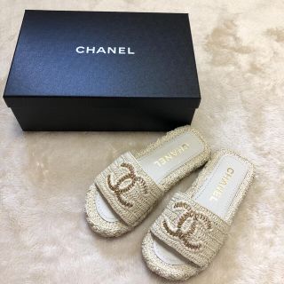 シャネル(CHANEL)のCHANEL 新品　フラットサンダル　サイズ35(サンダル)