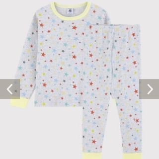 プチバトー(PETIT BATEAU)の『値下げ』新品プチバトー 星柄パジャマ アッシュグレー(パジャマ)