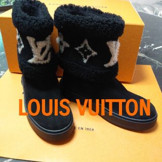 ルイヴィトン(LOUIS VUITTON)の新作♥️稀少完売サイズ♥️ルイヴィトン モノクロ　ムートン ロゴ♣スノードロップ(ブーツ)